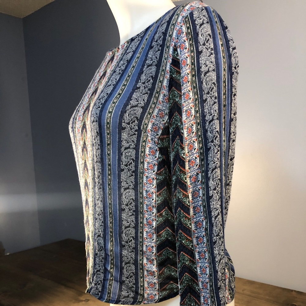 Patterned Top - Picture 3 of 4